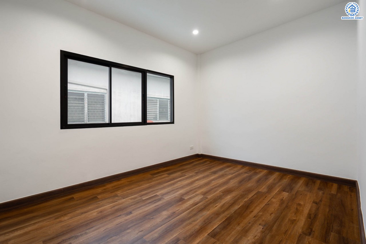 บ้านมือสองตกแต่งใหม่ โครงการ บ้านทอฝัน พิบูลย์สงคราม พร้อมอยู่ เนื้อที่ 16 ตร.ว. ฟังก์ชัน 3 ห้องนอน 2 ห้องน้ำ จอดรถได้ 1 คัน บนสุดยอดทำเล! เชื่อมถนนพิบูลย์สงคราม, วงศ์สว่าง, นครอินทร์ และติวานนท์ ใกล้จุดขึ้นทางด่วนศรีรัช-วงแหวนรอบนอก และรถไฟฟ้า "สถานีแยกติวานนท์"...